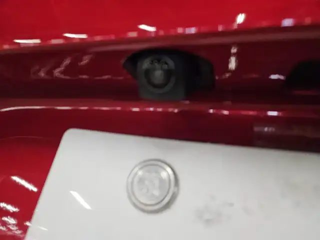 ホンダ ヴェゼル ハイブリッド e:HEV Z 秋田県 2021(令3)年 5.2万km プレミアムクリスタルレッドM 〇ワンオーナー/〇４WD/〇純正9インチナビ/〇フルセグTV/〇バックカメラ/〇純正ETC2.0/〇ドライブレコーダー/〇追従機能付クルーズコントロール/〇コーナーセンサー/〇ホンダセンシング/〇ブラインドスポットインフォメーション/〇LEDヘッドランプ/〇LEDフロントフォグランプ/〇ホンダコネクトディスプレイ/〇革巻きステアリングホイール/〇パドルシフト/〇左右独立温度調整オートエアコン/〇ブラックハーフレザーシート/〇前席シートヒーター/〇純正フロアマット/〇OPグリル/〇純正エアロ（F/S/R）/〇純正18インチアルミ/〇スマートキー/プッシュスタート/〇禁煙車