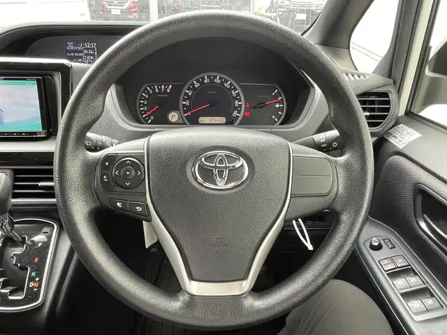 トヨタ ノア X 佐賀県 2015(平27)年 9.8万km ホワイトパールクリスタルシャイン 盗難防止装置/社外SDナビ/・TV/CD/DVD/バックカメラ/ステアリングスイッチ/オートライト/LEDライト/パワースライドドア/ワンタッチパワースライド/純正フロアマット/ETC/保証書/取扱説明書