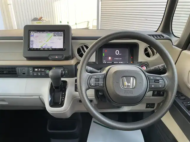 ホンダ Ｎ ＢＯＸ 石川県 2024(令6)年 0.6万km プラチナホワイトパール ホンダセンシング/社外メモリーナビ/CD/DVD/フルセグTV/バックカメラ/LEDヘッドライト/ETC/スマートキー/プッシュスタート/レーダークルーズ/ドライブレコーダー/シートヒーター/両側パワースライドドア/レーンキープ/オートライト/保証書