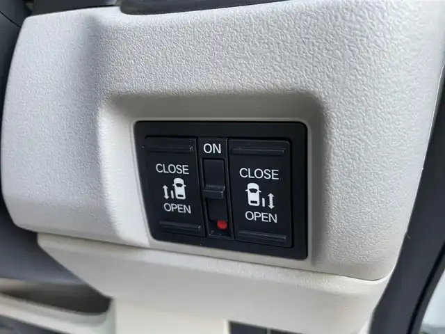 ホンダ Ｎ ＢＯＸ 石川県 2024(令6)年 0.6万km プラチナホワイトパール ホンダセンシング/社外メモリーナビ/CD/DVD/フルセグTV/バックカメラ/LEDヘッドライト/ETC/スマートキー/プッシュスタート/レーダークルーズ/ドライブレコーダー/シートヒーター/両側パワースライドドア/レーンキープ/オートライト/保証書