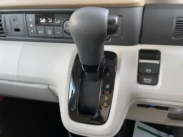 ホンダ Ｎ ＢＯＸ 石川県 2024(令6)年 0.6万km プラチナホワイトパール ホンダセンシング/社外メモリーナビ/CD/DVD/フルセグTV/バックカメラ/LEDヘッドライト/ETC/スマートキー/プッシュスタート/レーダークルーズ/ドライブレコーダー/シートヒーター/両側パワースライドドア/レーンキープ/オートライト/保証書