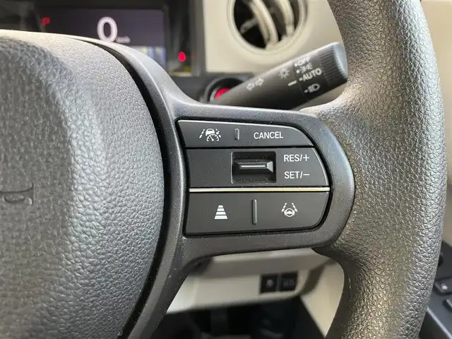 ホンダ Ｎ ＢＯＸ 石川県 2024(令6)年 0.6万km プラチナホワイトパール ホンダセンシング/社外メモリーナビ/CD/DVD/フルセグTV/バックカメラ/LEDヘッドライト/ETC/スマートキー/プッシュスタート/レーダークルーズ/ドライブレコーダー/シートヒーター/両側パワースライドドア/レーンキープ/オートライト/保証書