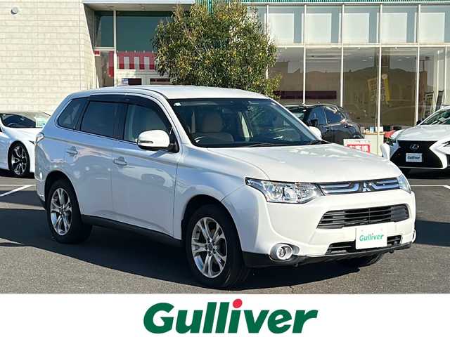 三菱 アウトランダー 24G セーフティパッケージ 鹿児島県 2015(平27)年 14.8万km シルキーホワイト ４WD/ETC/MTモード付AT/前方ドライブレコーダー/バックカメラ/プッシュスタート/スマートキー/クルーズコントロール/純正フロアマット/純正18インチAW/横滑り防止装置/レーンキープアシスト/シートカバー