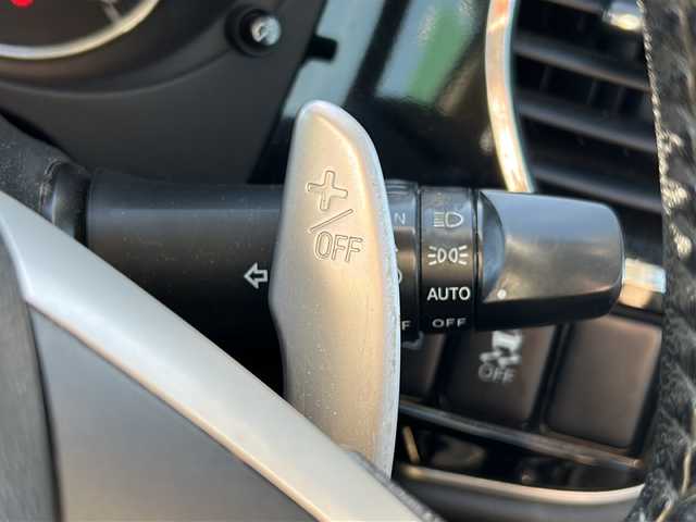 三菱 アウトランダー 24G セーフティパッケージ 鹿児島県 2015(平27)年 14.8万km シルキーホワイト ４WD/ETC/MTモード付AT/前方ドライブレコーダー/バックカメラ/プッシュスタート/スマートキー/クルーズコントロール/純正フロアマット/純正18インチAW/横滑り防止装置/レーンキープアシスト/シートカバー