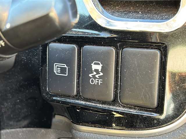 三菱 アウトランダー 24G セーフティパッケージ 鹿児島県 2015(平27)年 14.8万km シルキーホワイト ４WD/ETC/MTモード付AT/前方ドライブレコーダー/バックカメラ/プッシュスタート/スマートキー/クルーズコントロール/純正フロアマット/純正18インチAW/横滑り防止装置/レーンキープアシスト/シートカバー