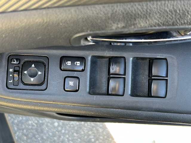 三菱 アウトランダー 24G セーフティパッケージ 鹿児島県 2015(平27)年 14.8万km シルキーホワイト ４WD/ETC/MTモード付AT/前方ドライブレコーダー/バックカメラ/プッシュスタート/スマートキー/クルーズコントロール/純正フロアマット/純正18インチAW/横滑り防止装置/レーンキープアシスト/シートカバー