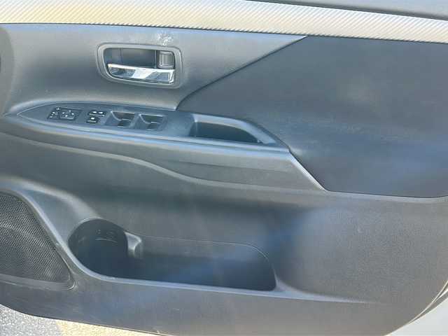 三菱 アウトランダー 24G セーフティパッケージ 鹿児島県 2015(平27)年 14.8万km シルキーホワイト ４WD/ETC/MTモード付AT/前方ドライブレコーダー/バックカメラ/プッシュスタート/スマートキー/クルーズコントロール/純正フロアマット/純正18インチAW/横滑り防止装置/レーンキープアシスト/シートカバー