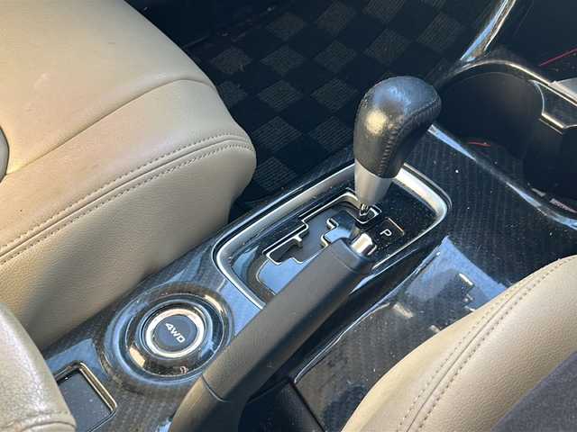 三菱 アウトランダー 24G セーフティパッケージ 鹿児島県 2015(平27)年 14.8万km シルキーホワイト ４WD/ETC/MTモード付AT/前方ドライブレコーダー/バックカメラ/プッシュスタート/スマートキー/クルーズコントロール/純正フロアマット/純正18インチAW/横滑り防止装置/レーンキープアシスト/シートカバー