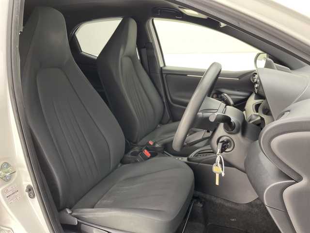 トヨタ ヤリス X 愛知県 2020(令2)年 5.3万km スーパーホワイトⅡ 衝突軽減システム/純正DAナビ/レーダークルーズコントロール/Bluetooth/バックカメラ/コーナーセンサー/オートマチックハイビーム/ドライブレコーダー/ETC/ステアリングスイッチ/スマートキー/プッシュスタート