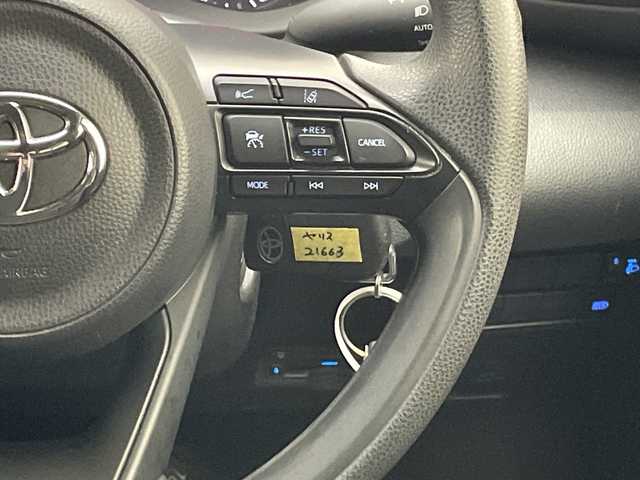 トヨタ ヤリス X 愛知県 2020(令2)年 5.3万km スーパーホワイトⅡ 衝突軽減システム/純正DAナビ/レーダークルーズコントロール/Bluetooth/バックカメラ/コーナーセンサー/オートマチックハイビーム/ドライブレコーダー/ETC/ステアリングスイッチ/スマートキー/プッシュスタート