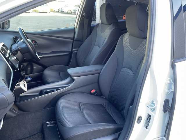 トヨタ プリウス S 熊本県 2017(平29)年 13.9万km スーパーホワイトⅡ (株)IDOMが運営する【じしゃロン熊本店】の自社ローン専用車両になります。/こちらは現金またはオートローンご利用時の価格です。自社ローンご希望の方は別途その旨お申付け下さい /社外ナビ（ＣＤ　ＤＶＤ　ＳＤ）　/バックカメラ　/トヨタセーフティセンス　/クルーズコントロール　/レーンキープアシスト　/オートハイビーム　/Ｗ＋サイドエアバッグ　/カーテンエアバッグ　/ＬＥＤヘッドライト