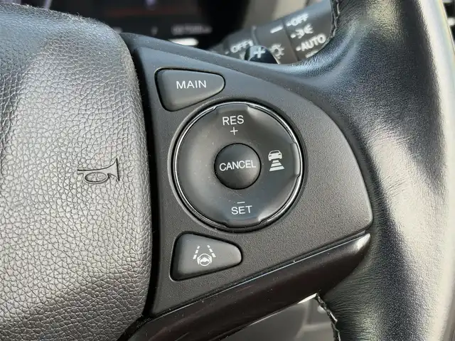 ホンダ ヴェゼル RS ホンダセンシング 大分県 2018(平30)年 8.8万km プラチナホワイトパール ・純正ナビ(CD/DVD/BT/SD/USB/HDMI)/・バックカメラ/・フルセグテレビ/・シートヒーター/・レーダークルーズコントロール/・ドライブレコーダー/・ETC/・ブレーキホールド/・アイドリングストップ/・ステアリングリモコン/・スマートキー/・プッシュスタートボタン