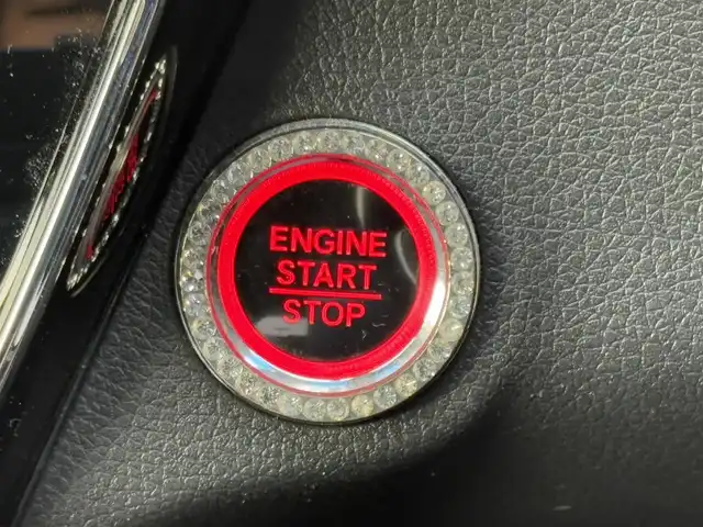 ホンダ ヴェゼル RS ホンダセンシング 大分県 2018(平30)年 8.8万km プラチナホワイトパール ・純正ナビ(CD/DVD/BT/SD/USB/HDMI)/・バックカメラ/・フルセグテレビ/・シートヒーター/・レーダークルーズコントロール/・ドライブレコーダー/・ETC/・ブレーキホールド/・アイドリングストップ/・ステアリングリモコン/・スマートキー/・プッシュスタートボタン