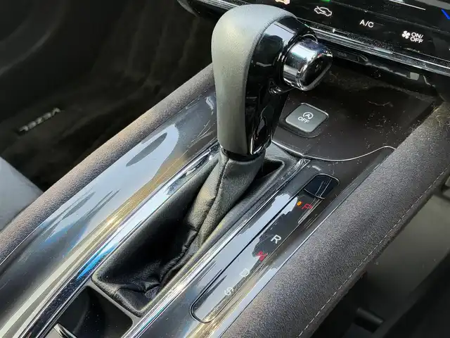 ホンダ ヴェゼル RS ホンダセンシング 大分県 2018(平30)年 8.8万km プラチナホワイトパール ・純正ナビ(CD/DVD/BT/SD/USB/HDMI)/・バックカメラ/・フルセグテレビ/・シートヒーター/・レーダークルーズコントロール/・ドライブレコーダー/・ETC/・ブレーキホールド/・アイドリングストップ/・ステアリングリモコン/・スマートキー/・プッシュスタートボタン