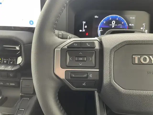 トヨタ ランドクルーザー ２５０ VX 滋賀県 2024(令6)年 0.1万km プラチナホワイトパールマイカ 純正12.3インチナビ/【Bluetooth/フルセグTV/USB/HDMI/Miracast】/レザーシート/全方位カメラ/サンルーフ/レーダークルーズコントロール/レーントレーシングアシスト/プリクラッシュセーフティ/ブラインドスポットモニター/クリアランスソナー/LEDヘッドライト/オートマチックハイビーム/D/Nパワーシート/D/Nシートヒーター/D/Nシートベンチレーション/ステアリングヒーター/デジタルインナーミラー/前後ドライブレコーダー/ビルトインETC2.0/パワーバックドア/WAC/センターデフロック/プッシュスタート/スマートキー/ステアリングリモコン