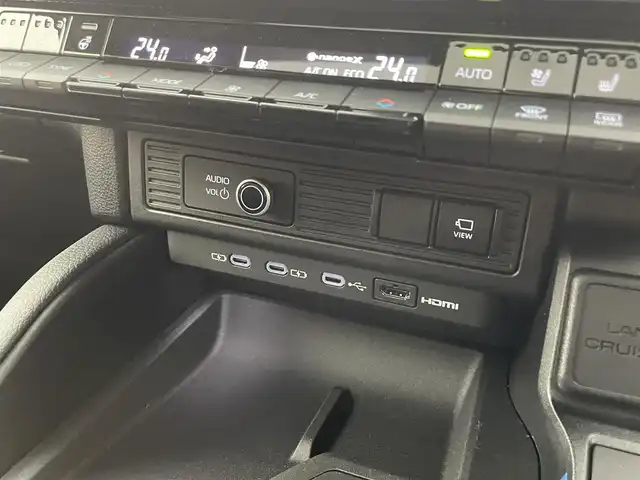 トヨタ ランドクルーザー ２５０ VX 滋賀県 2024(令6)年 0.1万km プラチナホワイトパールマイカ 純正12.3インチナビ/【Bluetooth/フルセグTV/USB/HDMI/Miracast】/レザーシート/全方位カメラ/サンルーフ/レーダークルーズコントロール/レーントレーシングアシスト/プリクラッシュセーフティ/ブラインドスポットモニター/クリアランスソナー/LEDヘッドライト/オートマチックハイビーム/D/Nパワーシート/D/Nシートヒーター/D/Nシートベンチレーション/ステアリングヒーター/デジタルインナーミラー/前後ドライブレコーダー/ビルトインETC2.0/パワーバックドア/WAC/センターデフロック/プッシュスタート/スマートキー/ステアリングリモコン