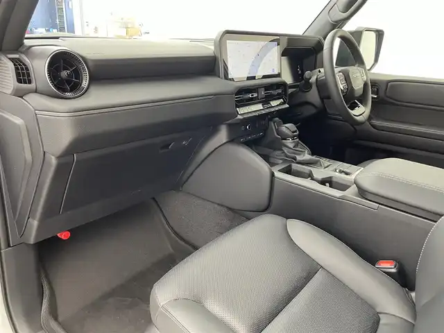 トヨタ ランドクルーザー ２５０ VX 滋賀県 2024(令6)年 0.1万km プラチナホワイトパールマイカ 純正12.3インチナビ/【Bluetooth/フルセグTV/USB/HDMI/Miracast】/レザーシート/全方位カメラ/サンルーフ/レーダークルーズコントロール/レーントレーシングアシスト/プリクラッシュセーフティ/ブラインドスポットモニター/クリアランスソナー/LEDヘッドライト/オートマチックハイビーム/D/Nパワーシート/D/Nシートヒーター/D/Nシートベンチレーション/ステアリングヒーター/デジタルインナーミラー/前後ドライブレコーダー/ビルトインETC2.0/パワーバックドア/WAC/センターデフロック/プッシュスタート/スマートキー/ステアリングリモコン