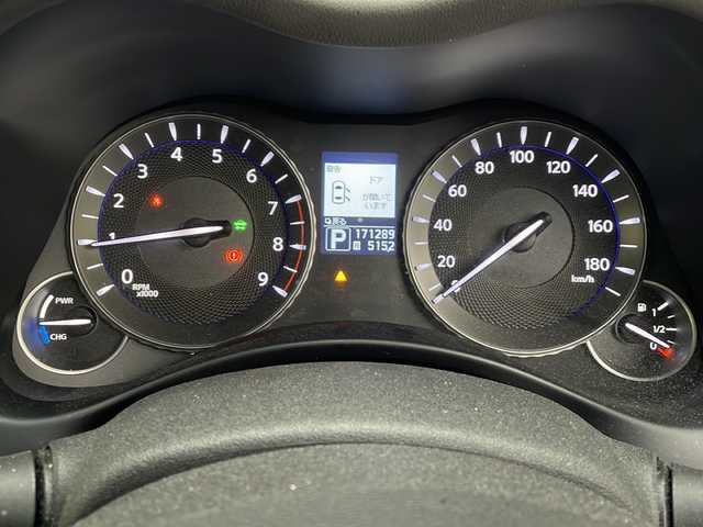 日産 シーマ ハイブリッド VIP G 福岡県 2014(平26)年 17.2万km ガーネットブラック 純正メーカーナビ/（AM/FM/CD/DVD/AUX/ワンセグTV）/横滑り防止/クルーズコントロール追従あり/後部座席用モニター×2/パワーシート（運転席/助手席）/BOSEスピーカー/サンルーフ/シートメモリー/シートクーラー（全席）/シートヒーター（全席）/ETC/プッシュスタート/ドライブレコーダー前/純正フロアマット/純正アルミホイール/オッドマン（助手席）/オートライト/フォグランプ/電格ミラー/取扱説明書/スペアキー×１