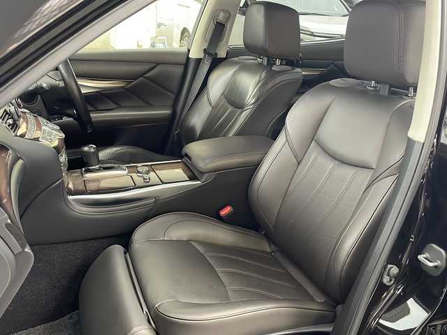 日産 シーマ ハイブリッド VIP G 福岡県 2014(平26)年 17.2万km ガーネットブラック 純正メーカーナビ/（AM/FM/CD/DVD/AUX/ワンセグTV）/横滑り防止/クルーズコントロール追従あり/後部座席用モニター×2/パワーシート（運転席/助手席）/BOSEスピーカー/サンルーフ/シートメモリー/シートクーラー（全席）/シートヒーター（全席）/ETC/プッシュスタート/ドライブレコーダー前/純正フロアマット/純正アルミホイール/オッドマン（助手席）/オートライト/フォグランプ/電格ミラー/取扱説明書/スペアキー×１