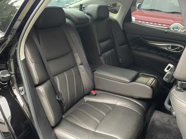 日産 シーマ ハイブリッド VIP G 福岡県 2014(平26)年 17.2万km ガーネットブラック 純正メーカーナビ/（AM/FM/CD/DVD/AUX/ワンセグTV）/横滑り防止/クルーズコントロール追従あり/後部座席用モニター×2/パワーシート（運転席/助手席）/BOSEスピーカー/サンルーフ/シートメモリー/シートクーラー（全席）/シートヒーター（全席）/ETC/プッシュスタート/ドライブレコーダー前/純正フロアマット/純正アルミホイール/オッドマン（助手席）/オートライト/フォグランプ/電格ミラー/取扱説明書/スペアキー×１