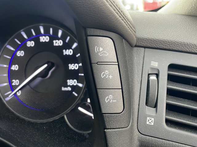 日産 シーマ ハイブリッド VIP G 福岡県 2014(平26)年 17.2万km ガーネットブラック 純正メーカーナビ/（AM/FM/CD/DVD/AUX/ワンセグTV）/横滑り防止/クルーズコントロール追従あり/後部座席用モニター×2/パワーシート（運転席/助手席）/BOSEスピーカー/サンルーフ/シートメモリー/シートクーラー（全席）/シートヒーター（全席）/ETC/プッシュスタート/ドライブレコーダー前/純正フロアマット/純正アルミホイール/オッドマン（助手席）/オートライト/フォグランプ/電格ミラー/取扱説明書/スペアキー×１