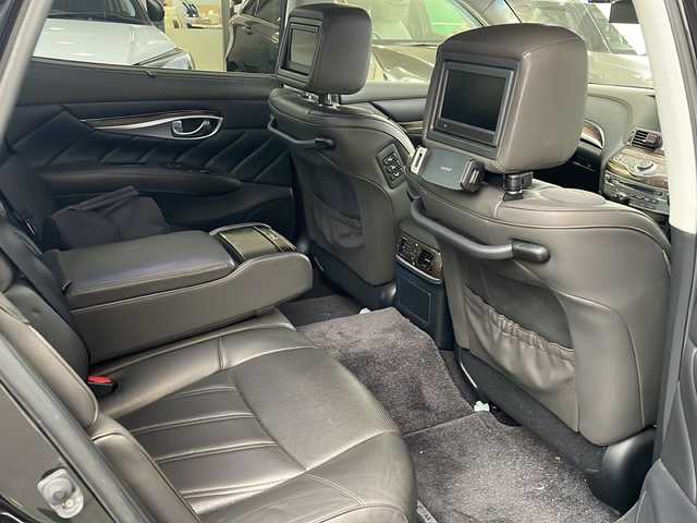 日産 シーマ ハイブリッド VIP G 福岡県 2014(平26)年 17.2万km ガーネットブラック 純正メーカーナビ/（AM/FM/CD/DVD/AUX/ワンセグTV）/横滑り防止/クルーズコントロール追従あり/後部座席用モニター×2/パワーシート（運転席/助手席）/BOSEスピーカー/サンルーフ/シートメモリー/シートクーラー（全席）/シートヒーター（全席）/ETC/プッシュスタート/ドライブレコーダー前/純正フロアマット/純正アルミホイール/オッドマン（助手席）/オートライト/フォグランプ/電格ミラー/取扱説明書/スペアキー×１