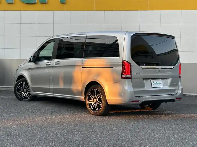 メルセデス・ベンツ Ｖ２２０ d スポーツ ロング 東京都 2017(平29)年 1.9万km ブリリアントシルバー ワンオーナー/パノラミックスライディングルーフ/レーダーセーフティパッケージ/ブラインドスポットモニター/ディストロニックプラス/レーンキーピングアシスト/CPA(衝突警告システム)/PRE-SAFE/両側パワースライドドア/純正HDDナビ/　DVD/CD/Bluetooth/バックカメラ/Burmesterサラウンドサウンドシステム/後席モニター/レザーシート/パワーシート/シートヒーター/メモリーシート/純正19インチアルミホイール/パワーバックドア/LEDヘッドライト/コーナリングライト/アダプティブハイビームシステム/ETC2.0/サイドシルスポイラー/アンビエントランプ/コーナーセンサー/フロアマット/ステンレスペダル/保証書/取扱説明書