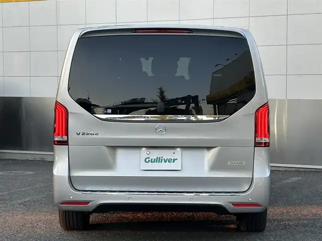 メルセデス・ベンツ Ｖ２２０ d スポーツ ロング 東京都 2017(平29)年 1.9万km ブリリアントシルバー ワンオーナー/パノラミックスライディングルーフ/レーダーセーフティパッケージ/ブラインドスポットモニター/ディストロニックプラス/レーンキーピングアシスト/CPA(衝突警告システム)/PRE-SAFE/両側パワースライドドア/純正HDDナビ/　DVD/CD/Bluetooth/バックカメラ/Burmesterサラウンドサウンドシステム/後席モニター/レザーシート/パワーシート/シートヒーター/メモリーシート/純正19インチアルミホイール/パワーバックドア/LEDヘッドライト/コーナリングライト/アダプティブハイビームシステム/ETC2.0/サイドシルスポイラー/アンビエントランプ/コーナーセンサー/フロアマット/ステンレスペダル/保証書/取扱説明書