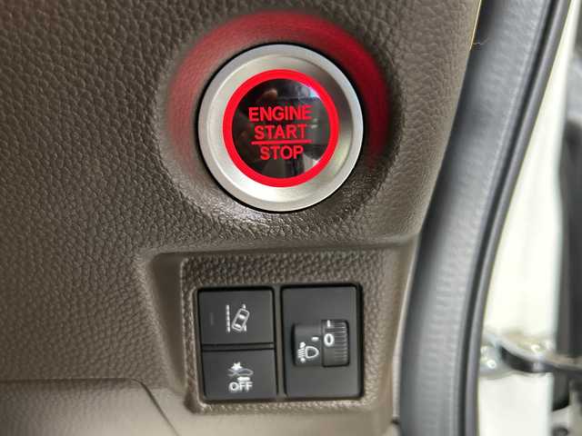 ホンダ Ｎ ＢＯＸ L 栃木県 2022(令4)年 2.4万km プラチナホワイトパール 純正ナビ/(CD/DVD/フルセグTV/Bluetooth/SD/USB)/バックカメラ/禁煙車/スマートキー/ホンダセンシング/両側パワースライドドア/純正ドライブレコーダー/純正LEDライト/純正フロアマット/ETC/オートライト/横滑り防止装置