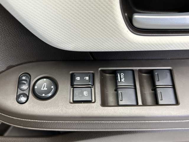 ホンダ Ｎ ＢＯＸ L 栃木県 2022(令4)年 2.4万km プラチナホワイトパール 純正ナビ/(CD/DVD/フルセグTV/Bluetooth/SD/USB)/バックカメラ/禁煙車/スマートキー/ホンダセンシング/両側パワースライドドア/純正ドライブレコーダー/純正LEDライト/純正フロアマット/ETC/オートライト/横滑り防止装置