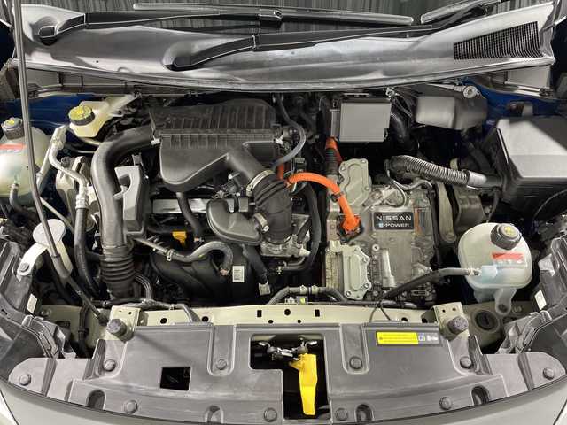 日産 オーラ G レザーエディション 神奈川県 2021(令3)年 1.7万km オーロラフレアブルーパール BOSEパーソナルプラスプレミアムサウンド/コネクトナビゲーションシステム/9型ディスプレイオーディオ/メモリーナビ/Bluetooth　USB　HDMI　/プロパイロット/インテリジェントアラウンドビューモニター/インテリジェントルームミラー/全方位運転支援システム/インテリジェントエマージェンシーブレーキ/踏み間違い衝突防止アシスト/標識検知機能/前方衝突予測機能/車線逸脱警報/ふらつき警報/オートハイビーム/車線逸脱防止支援システム/エマージェンシーストップシグナル/後側方衝突防止支援システム/後側方車両検知警報/後退時車両検知機能/ワイヤレス充電/純正ビルトインETC2.0/SOSコール/革シート/革巻きステアリング/ECO/SPORTモード/電動パーキングブレーキ/オートブレーキホールド/純正前後ドライブレコーダー/プッシュスタート/インテリジェントキー/アダブティブLEDヘッドライト/LEDフロントフォグランプ/オートライト/純正フロント/リアスポイラー/純正17インチアルミホイール/電格ウインカーミラー/スペアキー