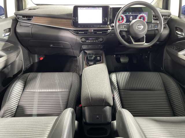 日産 オーラ G レザーエディション 神奈川県 2021(令3)年 1.7万km オーロラフレアブルーパール BOSEパーソナルプラスプレミアムサウンド/コネクトナビゲーションシステム/9型ディスプレイオーディオ/メモリーナビ/Bluetooth　USB　HDMI　/プロパイロット/インテリジェントアラウンドビューモニター/インテリジェントルームミラー/全方位運転支援システム/インテリジェントエマージェンシーブレーキ/踏み間違い衝突防止アシスト/標識検知機能/前方衝突予測機能/車線逸脱警報/ふらつき警報/オートハイビーム/車線逸脱防止支援システム/エマージェンシーストップシグナル/後側方衝突防止支援システム/後側方車両検知警報/後退時車両検知機能/ワイヤレス充電/純正ビルトインETC2.0/SOSコール/革シート/革巻きステアリング/ECO/SPORTモード/電動パーキングブレーキ/オートブレーキホールド/純正前後ドライブレコーダー/プッシュスタート/インテリジェントキー/アダブティブLEDヘッドライト/LEDフロントフォグランプ/オートライト/純正フロント/リアスポイラー/純正17インチアルミホイール/電格ウインカーミラー/スペアキー