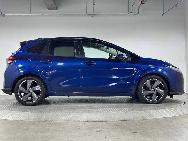 日産 オーラ G レザーエディション 神奈川県 2021(令3)年 1.7万km オーロラフレアブルーパール BOSEパーソナルプラスプレミアムサウンド/コネクトナビゲーションシステム/9型ディスプレイオーディオ/メモリーナビ/Bluetooth　USB　HDMI　/プロパイロット/インテリジェントアラウンドビューモニター/インテリジェントルームミラー/全方位運転支援システム/インテリジェントエマージェンシーブレーキ/踏み間違い衝突防止アシスト/標識検知機能/前方衝突予測機能/車線逸脱警報/ふらつき警報/オートハイビーム/車線逸脱防止支援システム/エマージェンシーストップシグナル/後側方衝突防止支援システム/後側方車両検知警報/後退時車両検知機能/ワイヤレス充電/純正ビルトインETC2.0/SOSコール/革シート/革巻きステアリング/ECO/SPORTモード/電動パーキングブレーキ/オートブレーキホールド/純正前後ドライブレコーダー/プッシュスタート/インテリジェントキー/アダブティブLEDヘッドライト/LEDフロントフォグランプ/オートライト/純正フロント/リアスポイラー/純正17インチアルミホイール/電格ウインカーミラー/スペアキー