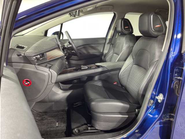 日産 オーラ G レザーエディション 神奈川県 2021(令3)年 1.7万km オーロラフレアブルーパール BOSEパーソナルプラスプレミアムサウンド/コネクトナビゲーションシステム/9型ディスプレイオーディオ/メモリーナビ/Bluetooth　USB　HDMI　/プロパイロット/インテリジェントアラウンドビューモニター/インテリジェントルームミラー/全方位運転支援システム/インテリジェントエマージェンシーブレーキ/踏み間違い衝突防止アシスト/標識検知機能/前方衝突予測機能/車線逸脱警報/ふらつき警報/オートハイビーム/車線逸脱防止支援システム/エマージェンシーストップシグナル/後側方衝突防止支援システム/後側方車両検知警報/後退時車両検知機能/ワイヤレス充電/純正ビルトインETC2.0/SOSコール/革シート/革巻きステアリング/ECO/SPORTモード/電動パーキングブレーキ/オートブレーキホールド/純正前後ドライブレコーダー/プッシュスタート/インテリジェントキー/アダブティブLEDヘッドライト/LEDフロントフォグランプ/オートライト/純正フロント/リアスポイラー/純正17インチアルミホイール/電格ウインカーミラー/スペアキー