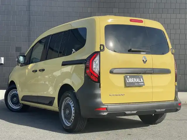 ルノー ルノー カングー クレアティフ 静岡県 2024(令6)年 1.6万km ジョンアグリュム ワンオーナー/純正ディスプレイオーディオ/・Bluetooth/・Apple Carplay /Android Auto/・バックカメラ/ETC/アダプティブクルーズコントロール/レーンキープアシスト/衝突軽減ブレーキ/LEDヘッドライト