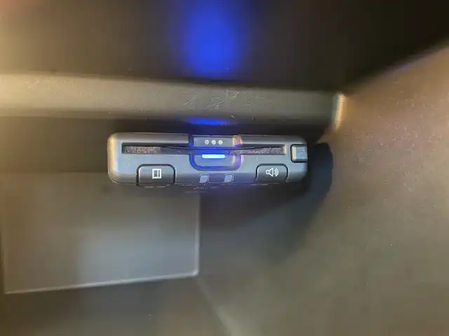 ルノー ルノー カングー クレアティフ 静岡県 2024(令6)年 1.6万km ジョンアグリュム ワンオーナー/純正ディスプレイオーディオ/・Bluetooth/・Apple Carplay /Android Auto/・バックカメラ/ETC/アダプティブクルーズコントロール/レーンキープアシスト/衝突軽減ブレーキ/LEDヘッドライト