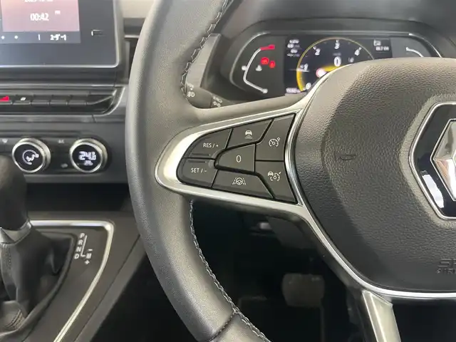 ルノー ルノー カングー クレアティフ 静岡県 2024(令6)年 1.6万km ジョンアグリュム ワンオーナー/純正ディスプレイオーディオ/・Bluetooth/・Apple Carplay /Android Auto/・バックカメラ/ETC/アダプティブクルーズコントロール/レーンキープアシスト/衝突軽減ブレーキ/LEDヘッドライト