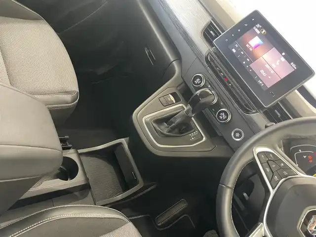 ルノー ルノー カングー クレアティフ 静岡県 2024(令6)年 1.6万km ジョンアグリュム ワンオーナー/純正ディスプレイオーディオ/・Bluetooth/・Apple Carplay /Android Auto/・バックカメラ/ETC/アダプティブクルーズコントロール/レーンキープアシスト/衝突軽減ブレーキ/LEDヘッドライト