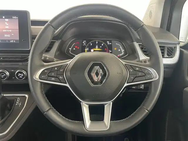 ルノー ルノー カングー クレアティフ 静岡県 2024(令6)年 1.6万km ジョンアグリュム ワンオーナー/純正ディスプレイオーディオ/・Bluetooth/・Apple Carplay /Android Auto/・バックカメラ/ETC/アダプティブクルーズコントロール/レーンキープアシスト/衝突軽減ブレーキ/LEDヘッドライト