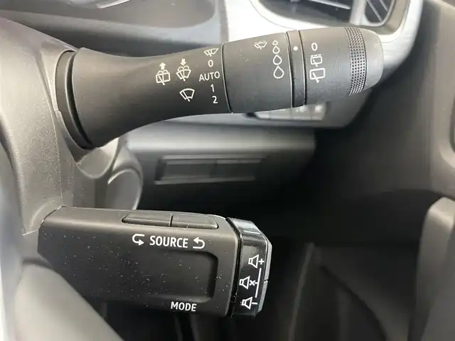 ルノー ルノー カングー クレアティフ 静岡県 2024(令6)年 1.6万km ジョンアグリュム ワンオーナー/純正ディスプレイオーディオ/・Bluetooth/・Apple Carplay /Android Auto/・バックカメラ/ETC/アダプティブクルーズコントロール/レーンキープアシスト/衝突軽減ブレーキ/LEDヘッドライト