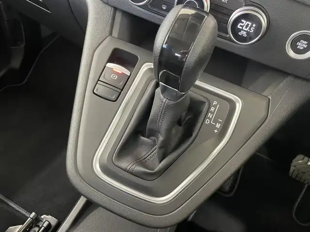 ルノー ルノー カングー クレアティフ 静岡県 2024(令6)年 1.6万km ジョンアグリュム ワンオーナー/純正ディスプレイオーディオ/・Bluetooth/・Apple Carplay /Android Auto/・バックカメラ/ETC/アダプティブクルーズコントロール/レーンキープアシスト/衝突軽減ブレーキ/LEDヘッドライト