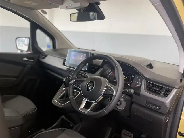 ルノー ルノー カングー クレアティフ 静岡県 2024(令6)年 1.6万km ジョンアグリュム ワンオーナー/純正ディスプレイオーディオ/・Bluetooth/・Apple Carplay /Android Auto/・バックカメラ/ETC/アダプティブクルーズコントロール/レーンキープアシスト/衝突軽減ブレーキ/LEDヘッドライト