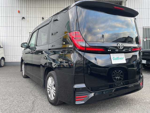 トヨタ ノア S－G 神奈川県 2022(令4)年 0.6万km アティチュードブラックマイカ ワンオーナー/サイドリフトアップチルトシート装着車(リモコン付)/純正ナビ(BT/USB/ラジオ)/フルセグTV/DVDデッキ/パノラマビューモニター/トヨタセーフティセンス/パーキングアシスト/レーンキープアシスト/左側パワースライドドア/クリアランスソナー/ビルトインETC2.0/スマートキー　2本/LEDヘッドライト/フォグランプ/保証書/取扱説明書