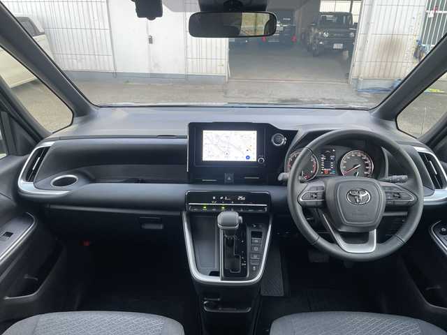 トヨタ ノア S－G 神奈川県 2022(令4)年 0.6万km アティチュードブラックマイカ ワンオーナー/サイドリフトアップチルトシート装着車(リモコン付)/純正ナビ(BT/USB/ラジオ)/フルセグTV/DVDデッキ/パノラマビューモニター/トヨタセーフティセンス/パーキングアシスト/レーンキープアシスト/左側パワースライドドア/クリアランスソナー/ビルトインETC2.0/スマートキー　2本/LEDヘッドライト/フォグランプ/保証書/取扱説明書