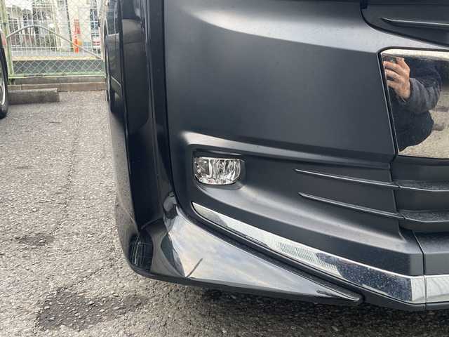 トヨタ ノア S－G 神奈川県 2022(令4)年 0.6万km アティチュードブラックマイカ ワンオーナー/サイドリフトアップチルトシート装着車(リモコン付)/純正ナビ(BT/USB/ラジオ)/フルセグTV/DVDデッキ/パノラマビューモニター/トヨタセーフティセンス/パーキングアシスト/レーンキープアシスト/左側パワースライドドア/クリアランスソナー/ビルトインETC2.0/スマートキー　2本/LEDヘッドライト/フォグランプ/保証書/取扱説明書