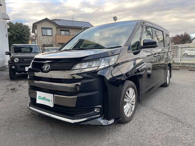 トヨタ ノア S－G 神奈川県 2022(令4)年 0.6万km アティチュードブラックマイカ ワンオーナー/サイドリフトアップチルトシート装着車(リモコン付)/純正ナビ(BT/USB/ラジオ)/フルセグTV/DVDデッキ/パノラマビューモニター/トヨタセーフティセンス/パーキングアシスト/レーンキープアシスト/左側パワースライドドア/クリアランスソナー/ビルトインETC2.0/スマートキー　2本/LEDヘッドライト/フォグランプ/保証書/取扱説明書