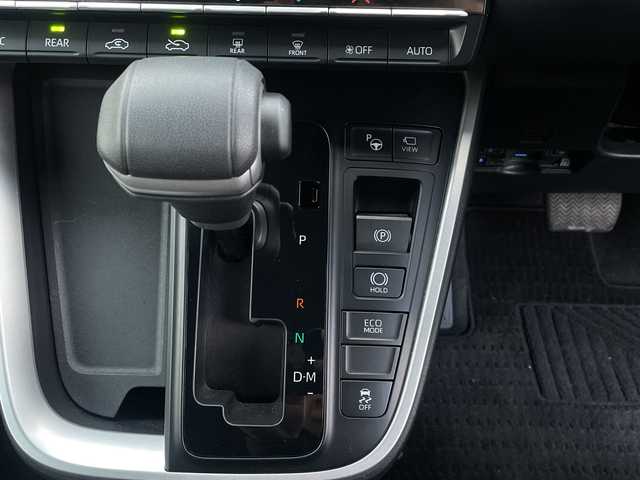 トヨタ ノア S－G 神奈川県 2022(令4)年 0.6万km アティチュードブラックマイカ ワンオーナー/サイドリフトアップチルトシート装着車(リモコン付)/純正ナビ(BT/USB/ラジオ)/フルセグTV/DVDデッキ/パノラマビューモニター/トヨタセーフティセンス/パーキングアシスト/レーンキープアシスト/左側パワースライドドア/クリアランスソナー/ビルトインETC2.0/スマートキー　2本/LEDヘッドライト/フォグランプ/保証書/取扱説明書