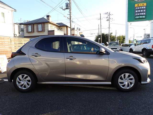 トヨタ ヤリス X 千葉県 2025(令7)年 0.1千km アバンギャルドブロンズメタリック 8インチディスプレイオーディオ/・AM/FMチューナー（ワイドFM対応）/・USB入力（動画・音楽再生/給電type-C）/・HDMI入力端子/・Apple CarPlay/Android Auto対応/・Miracast対応/・Blue tooth対応（ハンズフリー/オーディオ）/バックガイドモニター/ETC車載器/プッシュスタート/スマートキー2本/Toyota safety sense/・プリクラッシュセーフティ/・レーントレーシングアシスト/・レーンディパーチャーアラート/・レーダークルーズコントロール/・オートマチックハイビーム/・ロードサインアシスト/・発進遅れ告知機能/パーキングサポートブレーキ/サイド/カーテンシールドエアバッグ/保証書/取扱説明書/禁煙車