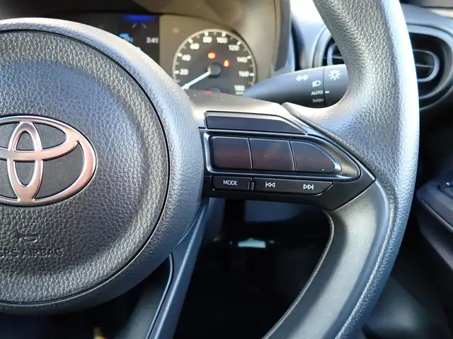 トヨタ ヤリス X 千葉県 2025(令7)年 0.1千km アバンギャルドブロンズメタリック 8インチディスプレイオーディオ/・AM/FMチューナー（ワイドFM対応）/・USB入力（動画・音楽再生/給電type-C）/・HDMI入力端子/・Apple CarPlay/Android Auto対応/・Miracast対応/・Blue tooth対応（ハンズフリー/オーディオ）/バックガイドモニター/ETC車載器/プッシュスタート/スマートキー2本/Toyota safety sense/・プリクラッシュセーフティ/・レーントレーシングアシスト/・レーンディパーチャーアラート/・レーダークルーズコントロール/・オートマチックハイビーム/・ロードサインアシスト/・発進遅れ告知機能/パーキングサポートブレーキ/サイド/カーテンシールドエアバッグ/保証書/取扱説明書/禁煙車