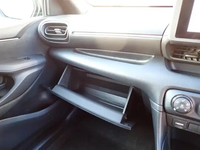 トヨタ ヤリス X 千葉県 2025(令7)年 0.1千km アバンギャルドブロンズメタリック 8インチディスプレイオーディオ/・AM/FMチューナー（ワイドFM対応）/・USB入力（動画・音楽再生/給電type-C）/・HDMI入力端子/・Apple CarPlay/Android Auto対応/・Miracast対応/・Blue tooth対応（ハンズフリー/オーディオ）/バックガイドモニター/ETC車載器/プッシュスタート/スマートキー2本/Toyota safety sense/・プリクラッシュセーフティ/・レーントレーシングアシスト/・レーンディパーチャーアラート/・レーダークルーズコントロール/・オートマチックハイビーム/・ロードサインアシスト/・発進遅れ告知機能/パーキングサポートブレーキ/サイド/カーテンシールドエアバッグ/保証書/取扱説明書/禁煙車